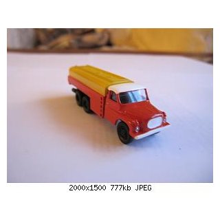 Tatra 148, Tankwagen CA12 rot/gelb, Dach weiß