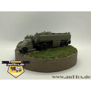 Tatra 138 SZM + Tankauflieger CN22 militärgrün