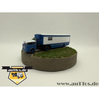 FZ34 (weiß) mit Skoda 706, blaue Felgen